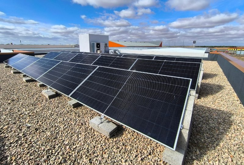 construcción de naves industriales con placas solares